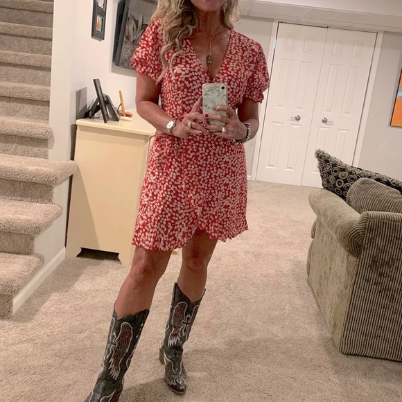 New! Red Floral Deep V Neck Short Sleeve Wrap Tie Waist Ruffle Dress - Picture 9 of 16